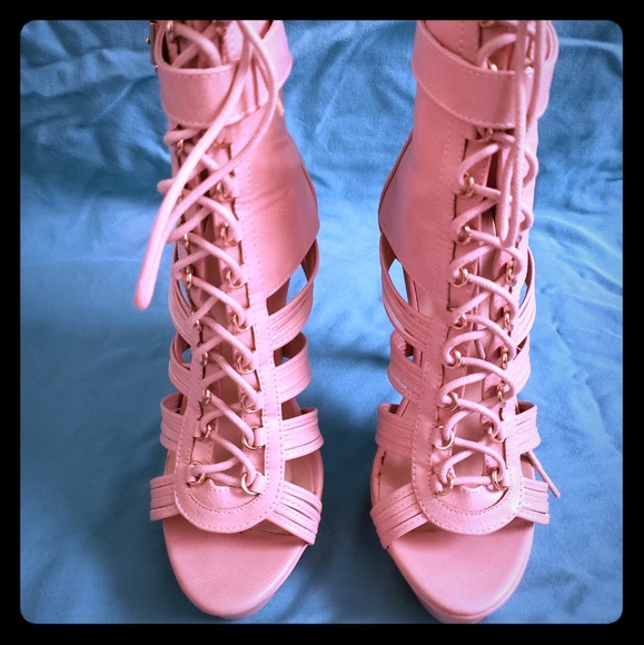 Tonda Heels - Picture 1 of 4